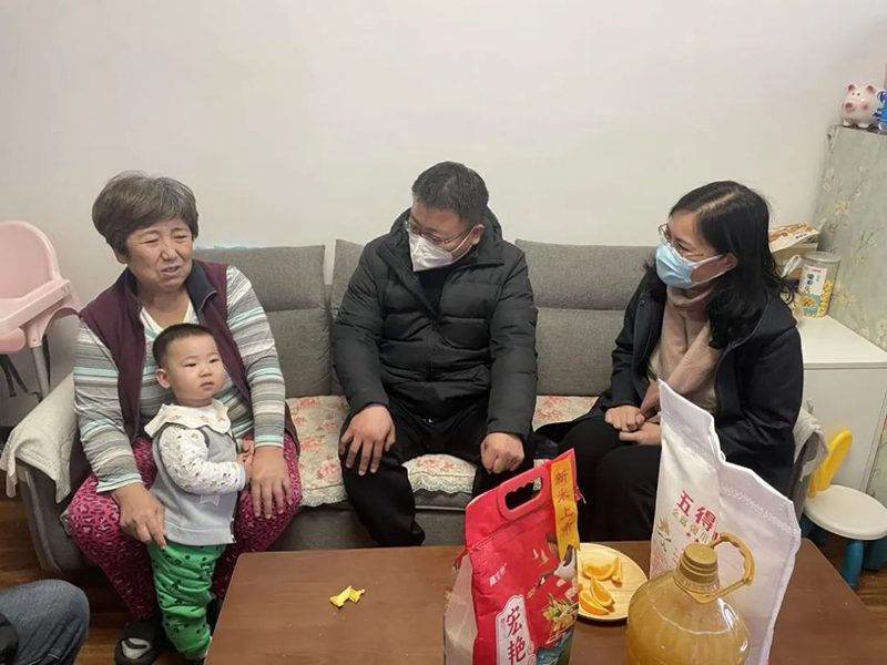 董事長(zhǎng)參加“人大代表、政協(xié)委員走進(jìn)社區(qū)，開(kāi)展居民議事協(xié)商”活動(dòng).jpg